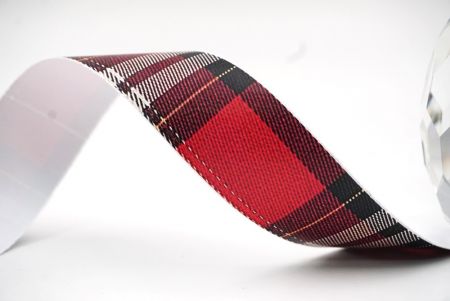 Festliches rotes Karoband_AI